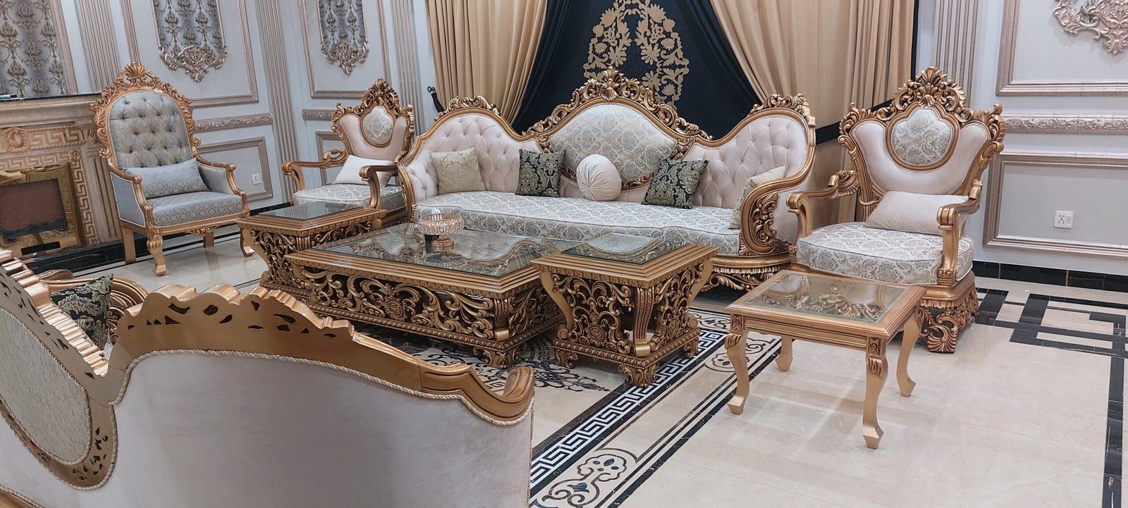 " Drawing Room Sofa "