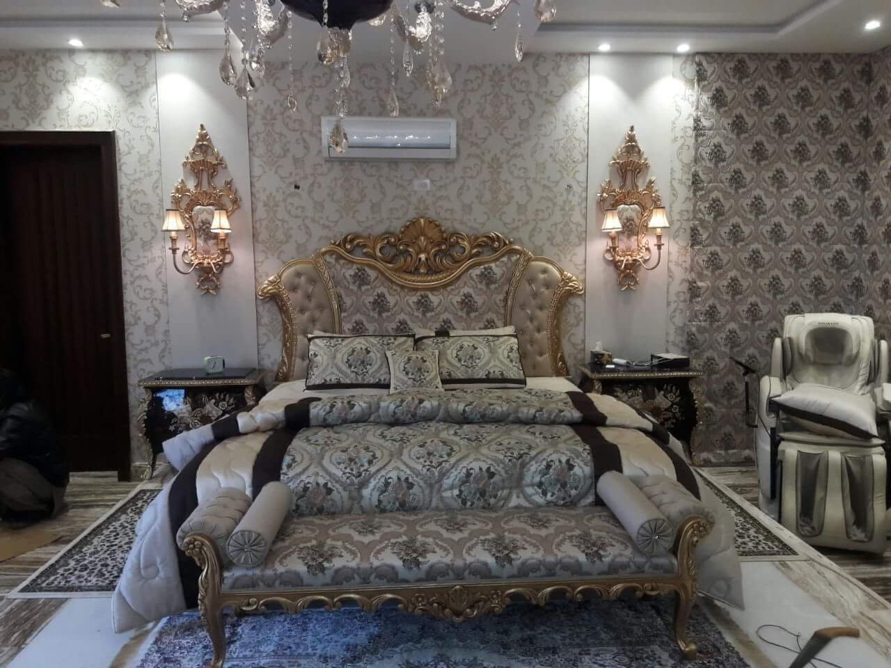 ''Bed set in Lahore''