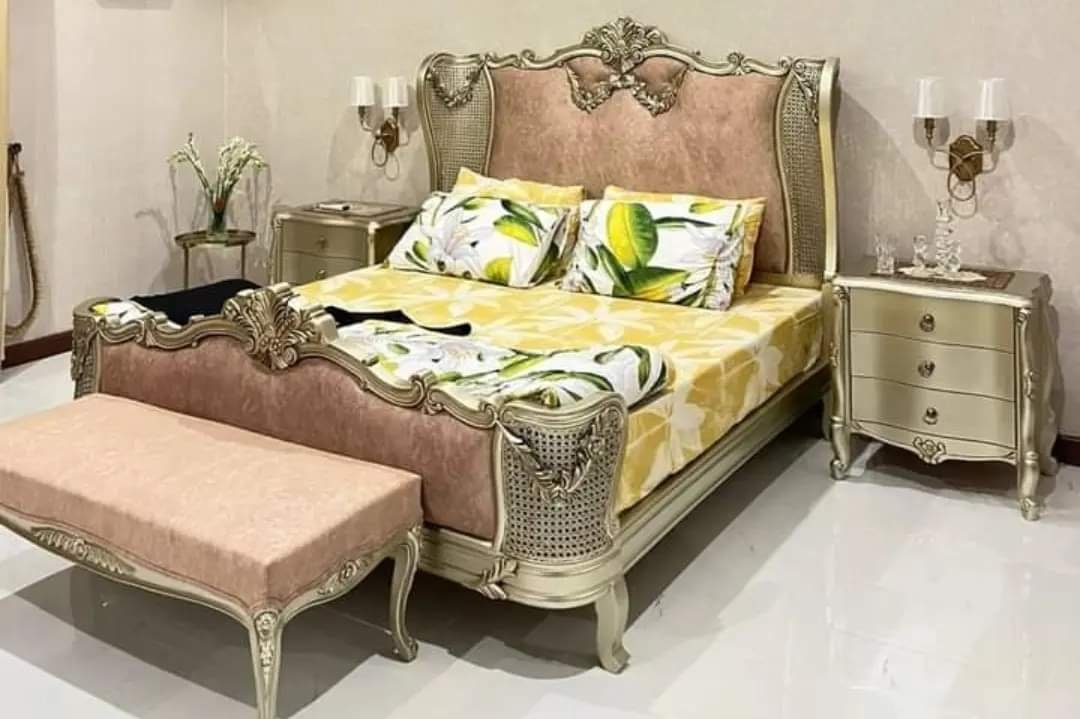 ''Bed set in Lahore''