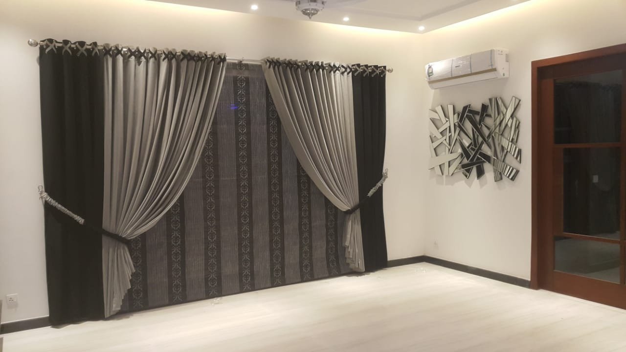 Curtain 17
