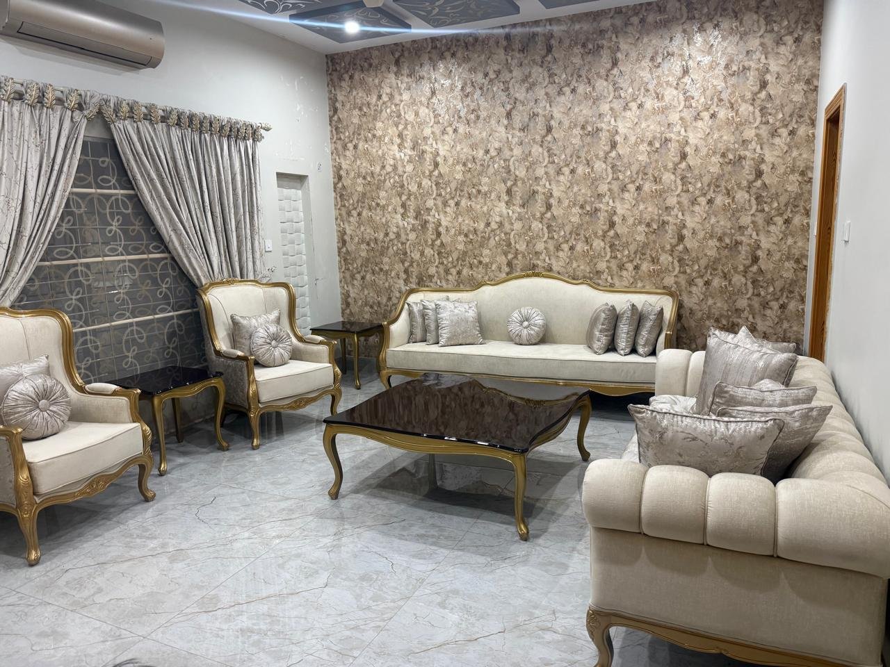 Drawing Room Sofa 106 - Image 3